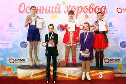 В ноябре на Уральском фестивале «Осенний хоровод»  атлеты из секции «Хрустальные пазлы» завоевали золото и бронзу